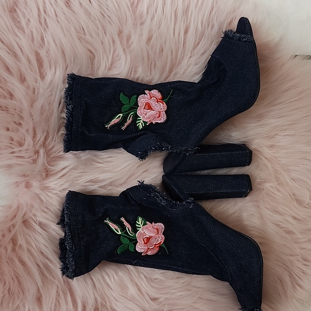PRE-LOVED FOREVER DENIM OPEN TOE/HEEL BOOTIES-6.5